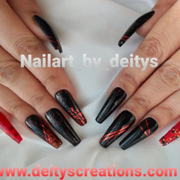 Red /black and gold Betty Boop  press on nails - Picture 5 of 5